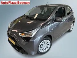 Grijs Gebruikt 2022 Toyota Aygo X-play Hatchback | € 12.950 (Super prijs)