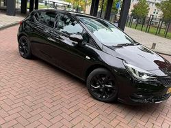 Zwart Gebruikt 2020 Opel Astra Ultimate Hatchback | € 14.950 (Eerlijke prijs)