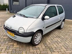 Grijs Gebruikt 2002 Renault Twingo Expression Hatchback | € 950 (Eerlijke prijs)