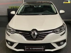 Wit, metallic lak Gebruikt 2016 Renault Mégane III Bose Edition Hatchback | € 12.600 (Duur)