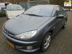Grijs Gebruikt 2005 Peugeot 206 CC Cabriolet | € 1.450 (Eerlijke prijs)