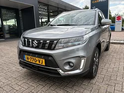 Grijs Gebruikt 2020 Suzuki Vitara Style SUV | € 17.950 (Eerlijke prijs)