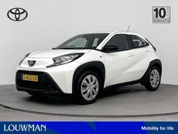 Pure white (licht wit) Gebruikt 2024 Toyota Aygo Play Hatchback | € 20.245 (Goede deal)