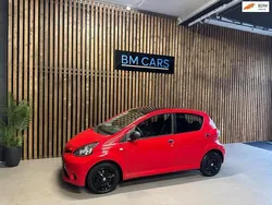 Rood Gebruikt 2012 Toyota Aygo Hatchback | € 3.399 (Goede deal)