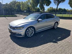 Grijs Gebruikt 2017 VW Passat Highline Sedan | € 19.950 (Eerlijke prijs)