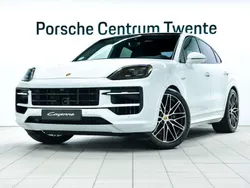 Wit, metallic lak Gebruikt 2024 Porsche Cayenne SUV | € 124.900 (Eerlijke prijs)