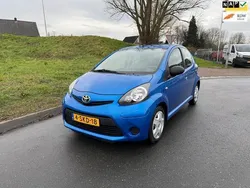 Blauw Gebruikt 2013 Toyota Aygo Hatchback | € 4.949 (Eerlijke prijs)