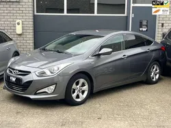 Grijs, metallic lak Gebruikt 2013 Hyundai i40 Edition Sedan | € 6.950 (Eerlijke prijs)