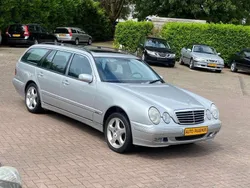 Grijs, metallic lak Gebruikt 2002 Mercedes E320 Avantgarde Stationwagen | € 9.950