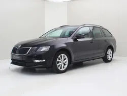 Zwart, metallic lak Gebruikt 2020 Skoda Octavia Ambition Stationwagen | € 15.900 (Goede deal)