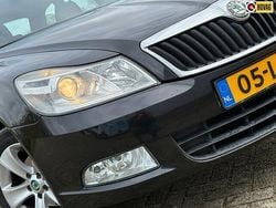 Zwart Gebruikt 2010 Skoda Octavia Ambition Stationwagen | € 3.425 (Eerlijke prijs)