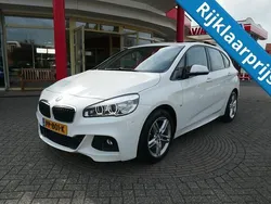 Wit, metallic lak Gebruikt 2017 BMW 218 Executive MPV | € 17.950 (Eerlijke prijs)