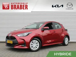 Rood Gebruikt 2020 Toyota Yaris Hybrid Active Hatchback | € 18.495 (Eerlijke prijs)