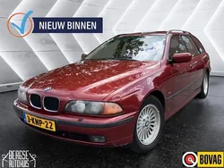 Rood, metallic lak Gebruikt 2000 BMW 528 Executive Stationwagen | € 2.490