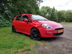 Rood Gebruikt 2015 Fiat Punto Street Hatchback | € 4.500 (Super prijs)