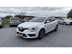Wit Gebruikt 2016 Renault Mégane IV Life Hatchback | € 7.240 (Eerlijke prijs)