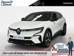 Twotone blanc glacier / noir Gebruikt 2023 Renault Mégane Techno Hatchback | € 29.435 (Eerlijke prijs)