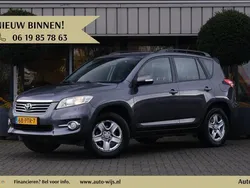 Grijs, metallic lak Gebruikt 2011 Toyota RAV4 Comfort SUV | € 10.995 (Eerlijke prijs)