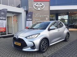 Grijs Gebruikt 2023 Toyota Yaris Hybrid Business Edition Hatchback | € 21.299 (Eerlijke prijs)