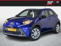 Blauw Gebruikt 2024 Toyota Aygo Play Hatchback | € 16.950 (Eerlijke prijs)
