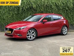 Rood, metallic lak Gebruikt 2017 Mazda 3 Hatchback | € 16.490 (Eerlijke prijs)