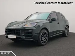 Groen, metallic lak Gebruikt 2024 Porsche Cayenne Turbo E-Hybrid SUV | € 219.750 (Goede deal)