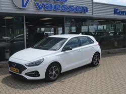 Wit Gebruikt 2023 Hyundai i30 Comfort Hatchback | € 22.500 (Iets duurder)