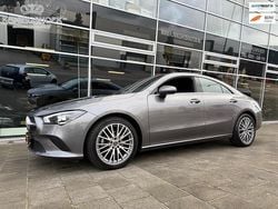 Grijs Gebruikt 2023 Mercedes CLA180 AMG line Sedan | € 33.950 (Eerlijke prijs)