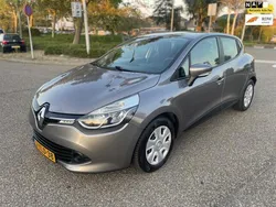 Grijs Gebruikt 2014 Renault Clio IV Expression Hatchback | € 5.995 (Eerlijke prijs)