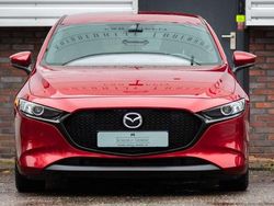 Rood (metallic) Gebruikt 2019 Mazda 3 Hatchback | € 19.950 (Goede deal)