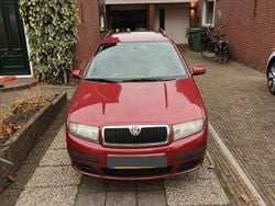 Rood Gebruikt 2006 Skoda Fabia Stationwagen | € 750 (Goede deal)