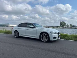 Wit Gebruikt 2016 BMW 330 M Sport Sedan | € 12.750 (Eerlijke prijs)
