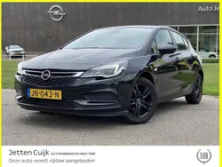 Zwart Gebruikt 2016 Opel Astra Edition Hatchback | € 10.250 (Eerlijke prijs)