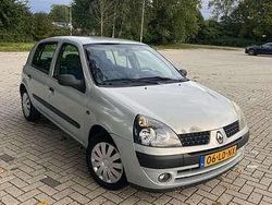 Grijs Gebruikt 2002 Renault Clio II Dynamique Hatchback | € 1.200 (Eerlijke prijs)