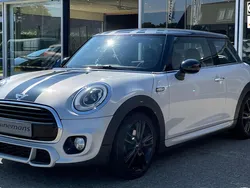 Zilver, metallic lak Gebruikt 2017 Mini Cooper Business Hatchback | € 13.999 (Goede deal)