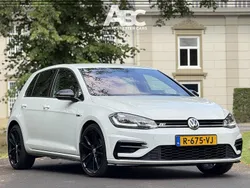 Wit, metallic lak Gebruikt 2017 VW Golf VII Highline Hatchback | € 16.750 (Eerlijke prijs)