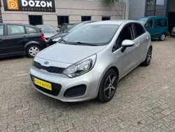 Grijs, metallic lak Gebruikt 2012 Kia Rio Hatchback | € 4.749 (Eerlijke prijs)