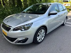 Grijs, metallic lak Gebruikt 2015 Peugeot 308 Allure Stationwagen | € 6.950 (Eerlijke prijs)