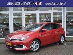 Rood Gebruikt 2015 Toyota Auris Executive Hatchback | € 11.900 (Eerlijke prijs)