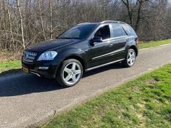 Zwart Gebruikt 2011 Mercedes ML350 SUV | € 18.450