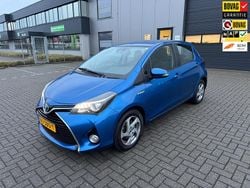 Blauw Gebruikt 2017 Toyota Yaris Hybrid Trend Hatchback | € 9.999 (Goede deal)