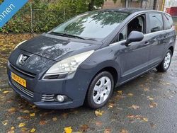 Grijs, metallic lak Gebruikt 2010 Peugeot 5008 MPV | € 2.999 (Super prijs)