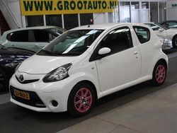 Wit Gebruikt 2012 Toyota Aygo Comfort Hatchback | € 2.644 (Eerlijke prijs)
