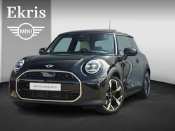 Zwart Gebruikt 2025 Mini Cooper S Favoured Hatchback | € 47.900