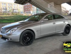 Grijs, metallic lak Gebruikt 2007 Mercedes CLS500 Sedan | € 16.500