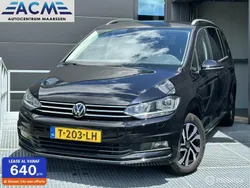 Zwart Gebruikt 2022 VW Touran Highline MPV | € 40.945