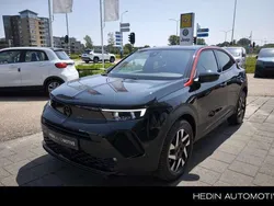 Zwart, metallic lak Gebruikt 2022 Opel Mokka-e SUV | € 24.950 (Eerlijke prijs)
