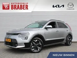 Grijs, metallic lak Gebruikt 2024 Kia e-Niro Advance SUV | € 36.950 (Eerlijke prijs)