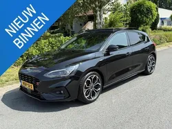 Zwart Gebruikt 2021 Ford Focus ST-Line X Hatchback | € 23.500 (Eerlijke prijs)