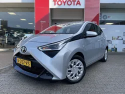Grijs Gebruikt 2022 Toyota Aygo X-play Hatchback | € 13.895 (Goede deal)